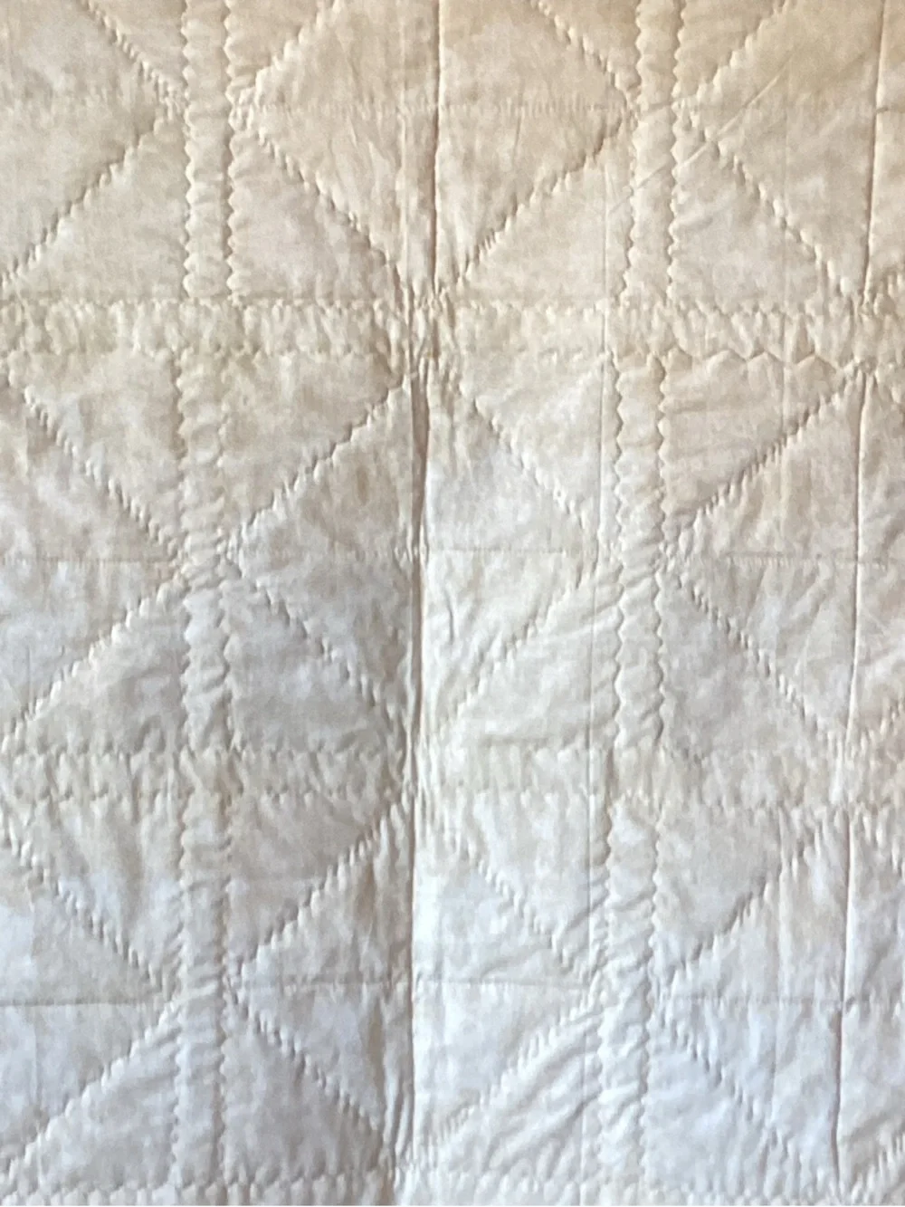 NWT. Hand Crafted Star Bees Quilt